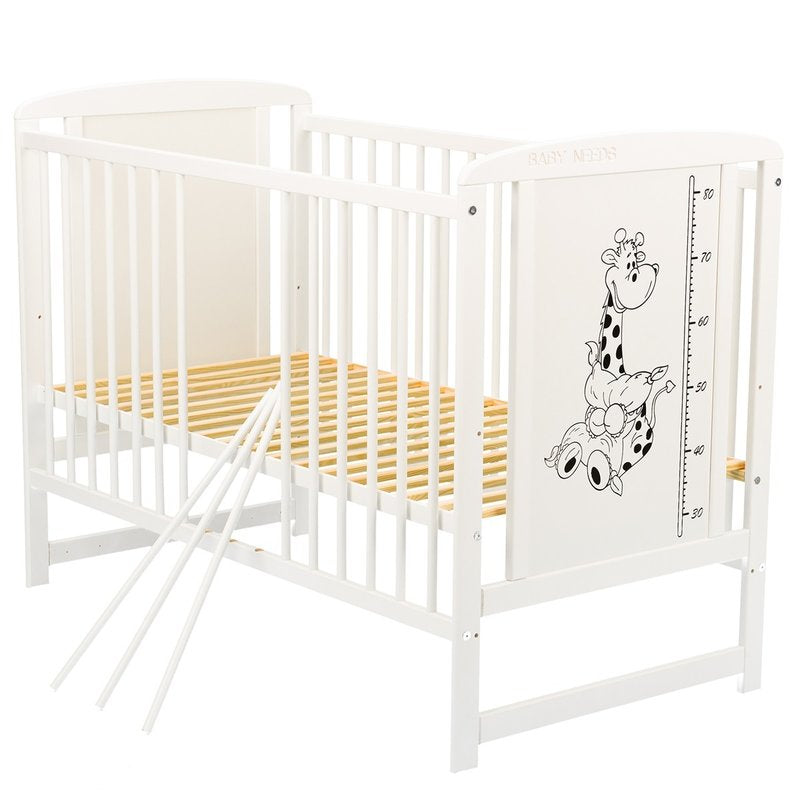 Pătuț BabyNeeds Timmi Girafa 120x60 cm alb – trei bare detașate și somiera vizibilă