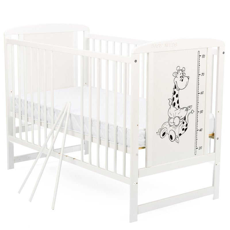 Pătuț BabyNeeds Timmi Girafa 120x60 cm alb – trei bare detașate lângă pătuț