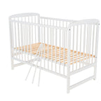 Pătuț BabyNeeds Ola 120x60 cm alb – trei bare detașate și somiera vizibilă