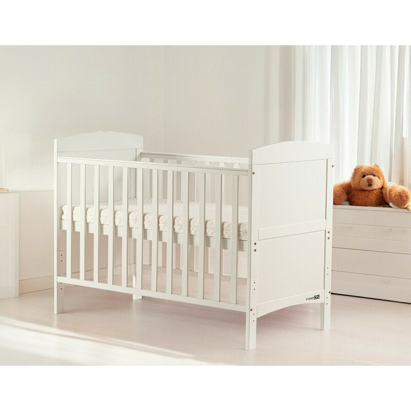 Patut din lemn bebe, 120x60 cm, Transformabil pentru bebe si junior, Din lemn de pin si mdf, Cu sina speciala pentru dentitie, Stabil si rezistent, White, FreeON, Lory