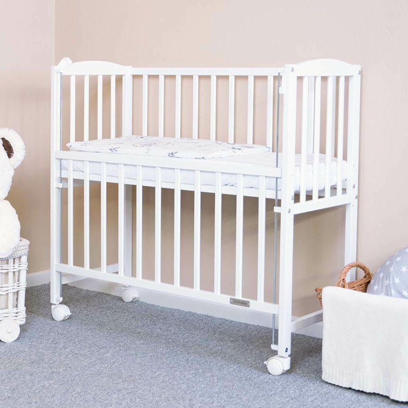 Patut New Baby Mateo 90x40 cm, Alb – pătuțul cu laterala coborâtă