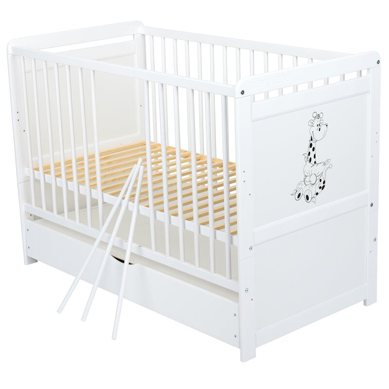 Patut din lemn bebe, Transformabil si pentru junior, 120x60 cm, Cu sertar cu capac, Din pin si mdf, Stabil si rezistent, Inaltime saltea reglabila pe 3 nivele, Laterala cu 3 bete detasabile, EN716-1, EN16-2, Alb, Babyneeds, Nadia II, Girafa