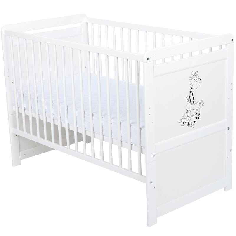Patut din lemn bebe, Transformabil si pentru junior, 120x60 cm, Din lemn de pin si mdf, Stabil si rezistent, Inaltime saltea reglabila pe 3 nivele, Laterala cu 3 bete detasabile, EN716-1, EN716-2, Alb, Babyneeds, Nadia II, Girafa + Saltea 8 cm