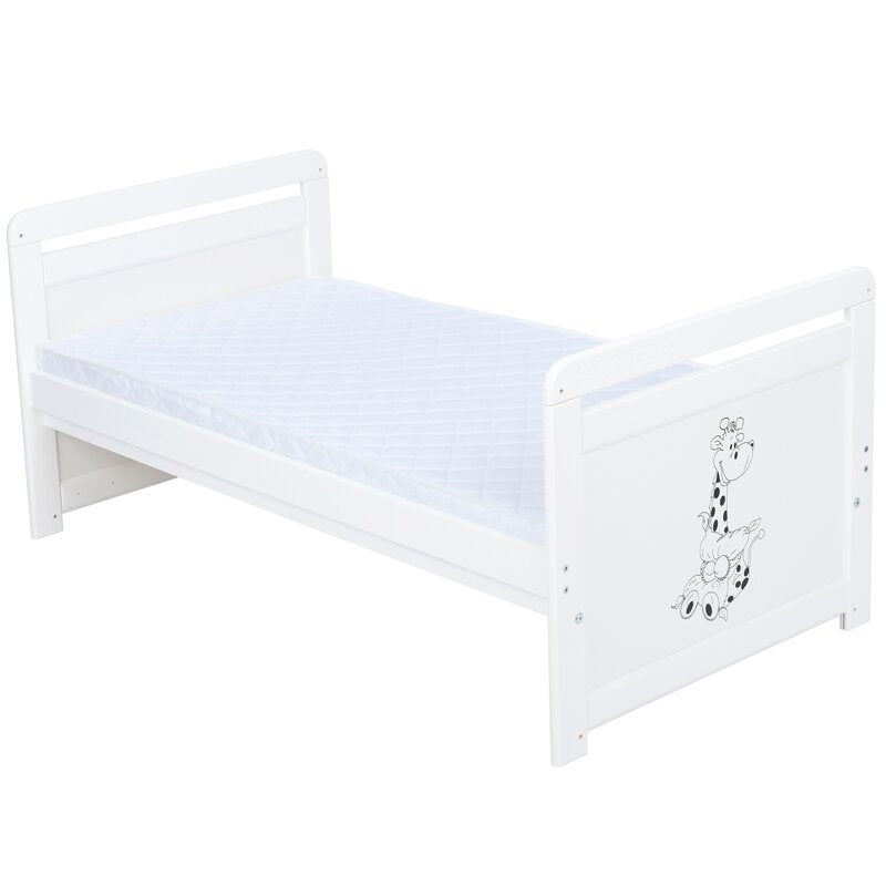 Pătuț BabyNeeds Nadia II Girafa 120x60 cm alb – pat junior prezentat cu saltea