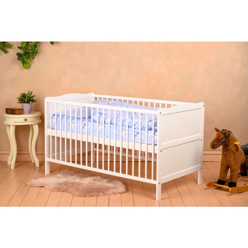 Patut din lemn bebe, Transformabil si pentru junior, 140x70 cm, Din lemn de pin si mdf, Stabil si rezistent, Inaltime saltea reglabila pe 3 nivele, Laterala cu 3 bete detasabile, EN716-1, EN716-2, Alb, Babyneeds, Nadia