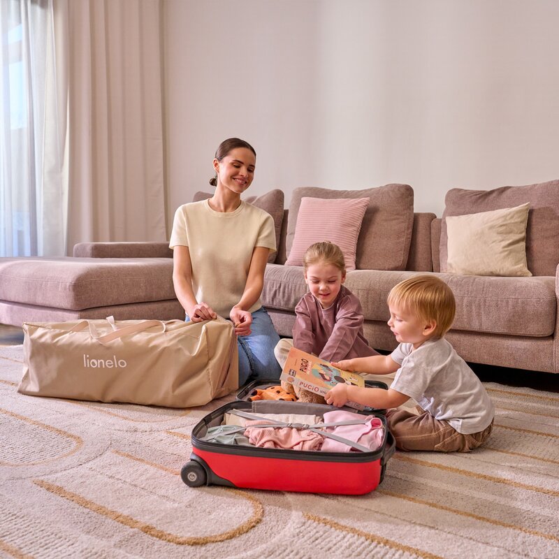 Patut pliant multifunctional, Lionelo, Ellen, Cu laterala culisanta, Nivel suplimentar, Intrare laterala cu fermoar, 2 roti, Saltea pliabila si geanta de transport incluse, 0- 36 luni, Pana la 15 kg, 120x60 cm, Conform cu EN 716, Bej