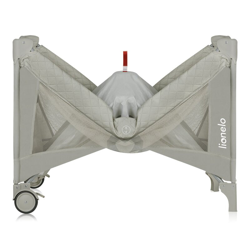 Patut pliant, Lionelo, Flower, Cu doua nivele, Cu arcada, Geanta transport, Masuta de infasat, Bara cu jucarii, Fereastra laterala, 120x60 cm, Conform cu standardele europeane de securitate EN 716 si EN12221, Cappuccino