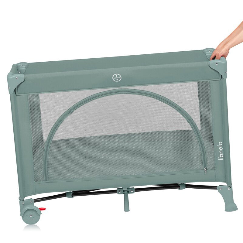 Patut pliant, Lionelo, Laura, 102 x 74 cm, Cu doua nivele, Functie de tarc, Cu roti, Include salteluta si geanta de transport, Pereti din plasa, Deschidere laterala, Pana la 15 kg, 0 luni +, Verde