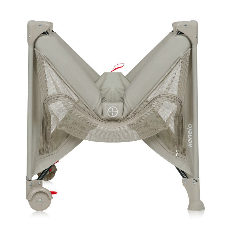 Patut pliant, Lionelo, Laura, 102 x 74 cm, Cu doua nivele, Functie de tarc, Cu roti, Include salteluta si geanta de transport, Pereti din plasa, Deschidere laterala, Pana la 15 kg, 0 luni +, Bej