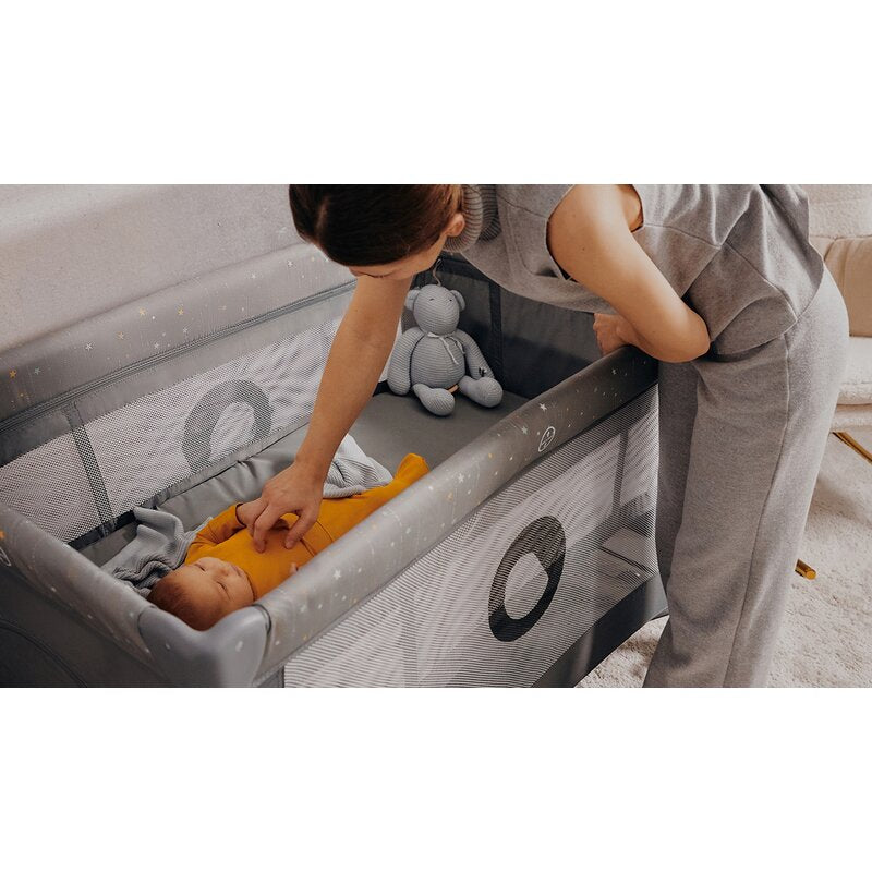 Patut pliant, Lionelo, Stefi Plus, Cu doua nivele, Cu intrare laterala cu fermoar, 2 roti, 120 x 60 cm, Conform cu standardul european de securitate EN 716, Bej