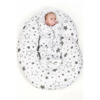 Perna alaptare New Baby Stars C 285 cm, Gri – imagine ilustrativă cu copil și alt imprimeu