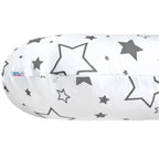 Perna alaptare New Baby Stelute 125x16 cm, Alb/Gri – detaliu al husei