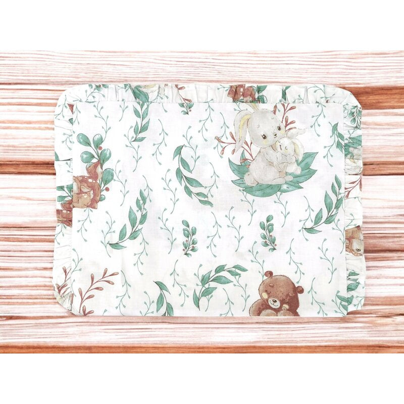 Perna clasica de dormit, MimiNu, Cu volanas, Cu husa detasabila cu fermoar, Din bumbac certificat Oeko Tex Standard 100, Pentru patut, carucior, balansoar, 30x40 cm, Lulu Natural