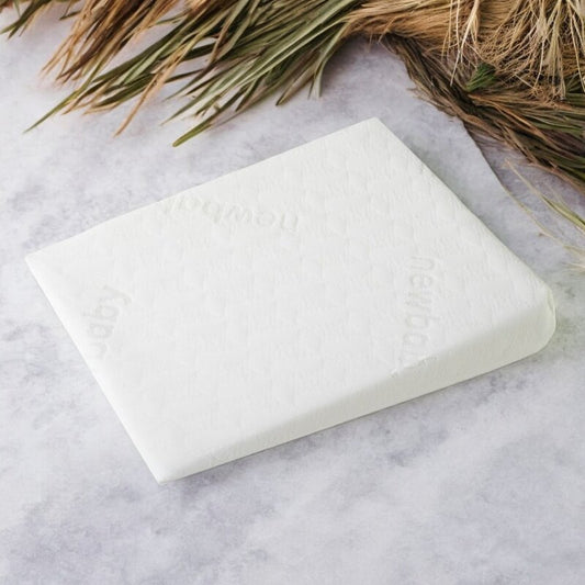 Perna oblica, New Baby, Basic, Pentru carucior, Asigura o pozitie corecta, Antialergica, Din spuma, Cu husa detasabila, 30x37 cm, 0 luni+, White