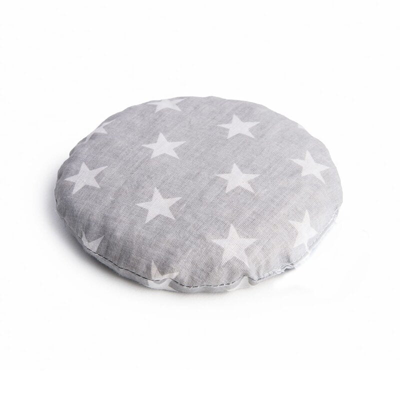 Pernuta anticolici, Qmini, Umpluta cu samburi de cirese, Cu husa din bumbac, Diametru 14 cm, Grey Stars