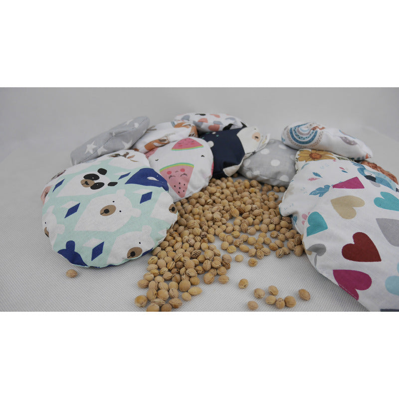 Pernuta anticolici, Qmini, Umpluta cu samburi de cirese, Cu husa din bumbac, Diametru 14 cm, Rainbow