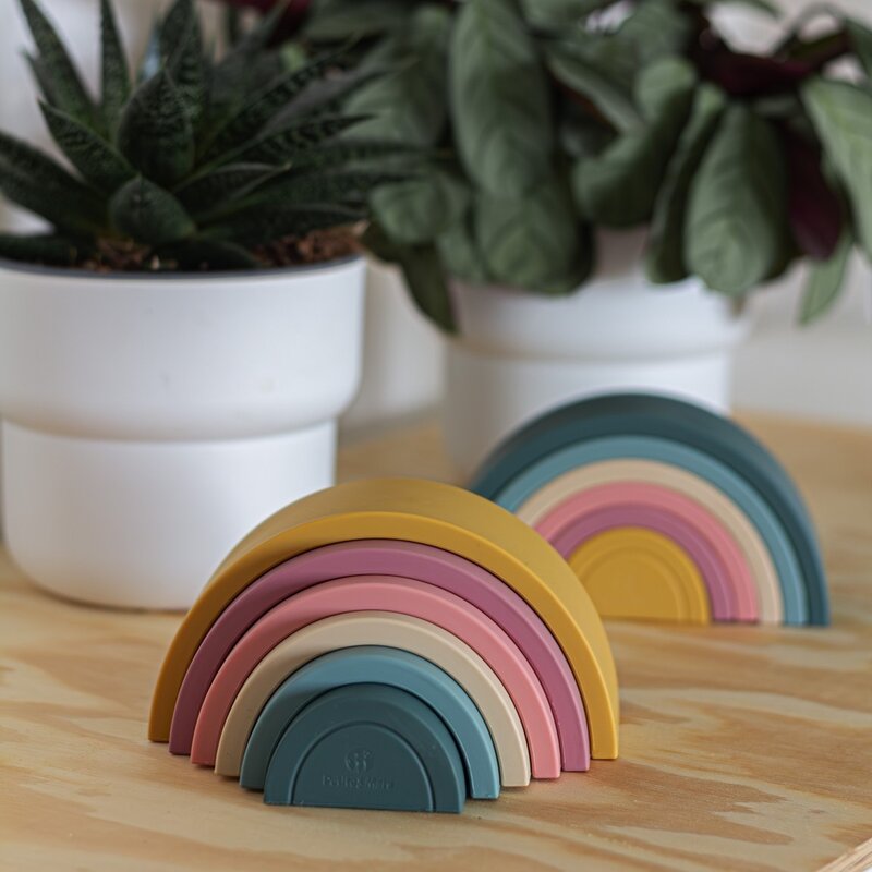 Jucarie pentru stivuire, Petite&Mars, Curcubeu, 14x7.5x5 cm, Silicon, Fara BPA, 6 piese, 12 luni+, Verde