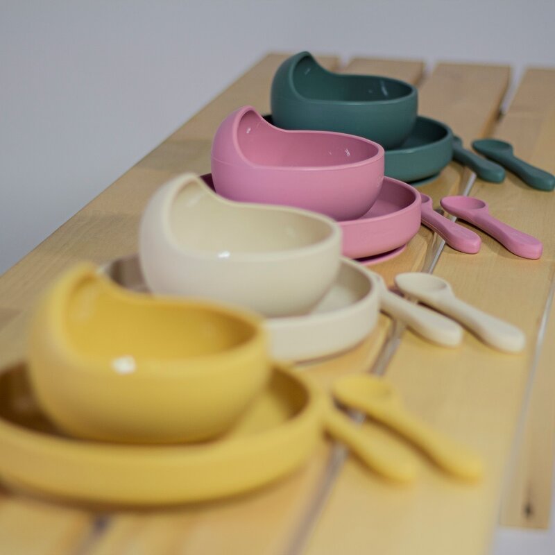 Set de hranire, Petite&Mars, Cu farfurie, Bol si tacamuri, Din silicon fara BFA, Bej