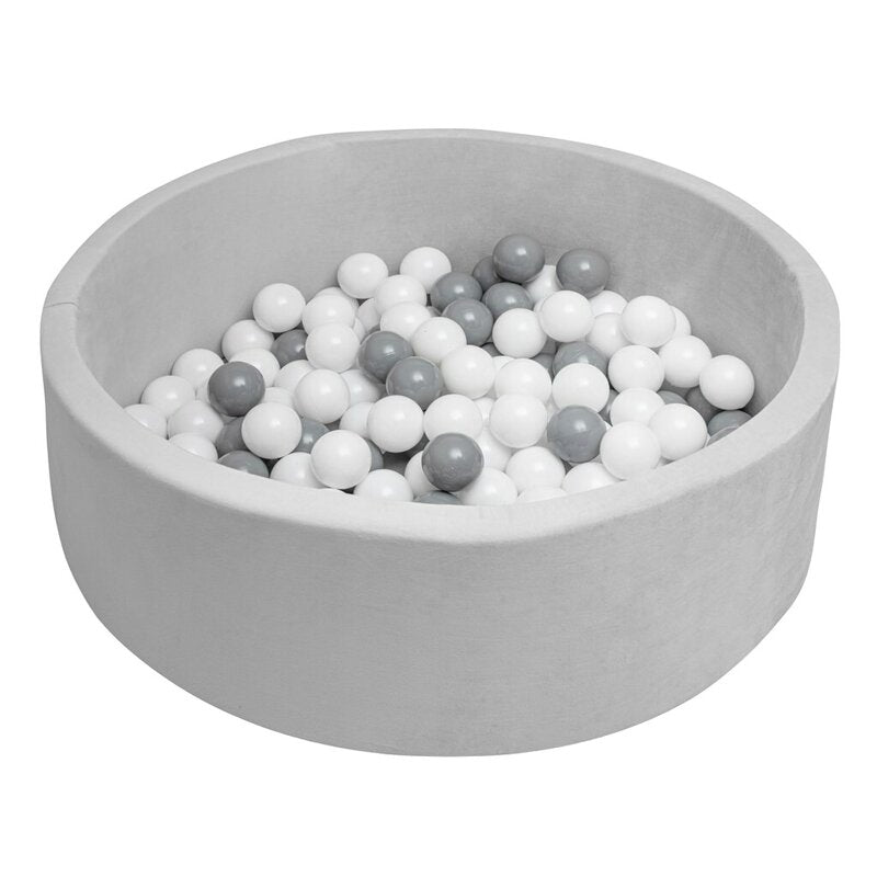 Piscina cu bile New Baby Standard 83x30 cm, Gri – vedere de ansamblu cu bile albe și gri