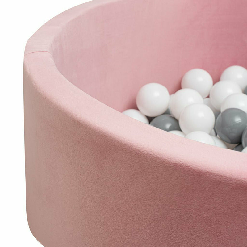 Piscina cu bile New Baby Standard 83x30 cm, Roz – detaliu al marginii și bilelor
