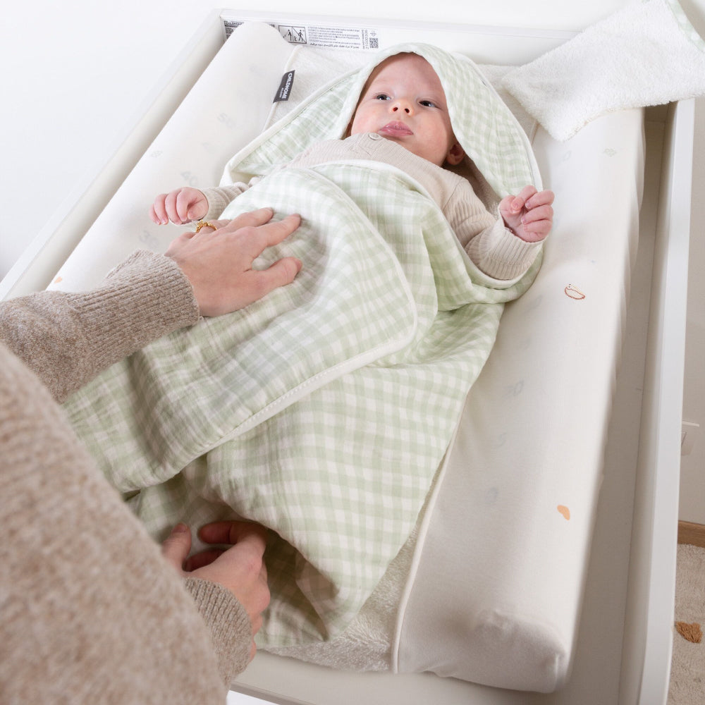 Prosop cu gluga si manusa de baie Childhome 80x80 cm Jerse Muselina Verde