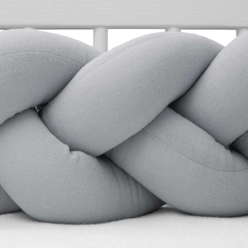 Protectie laterala, New Baby, Pentru patut, Tip Bumper impletit, Din muselina, Din materiale certificate Oeko Tex Standard 100, Lungime 225 cm, Grey