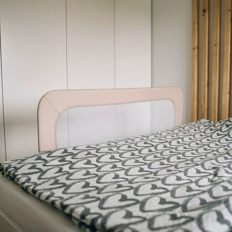 Protectie laterala pat, FreeON, Pentru bebe, Rabatabila, Instalare usoara, Dimensiune 135 x 57 cm, Little Dots, Conform cu standardul european BS7972:2001+A12009, Beige