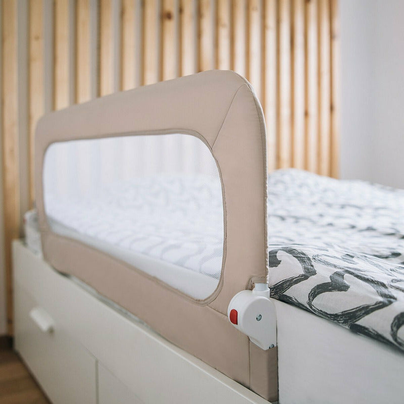 Protectie laterala pat, FreeON, Pentru bebe, Rabatabila, Instalare usoara, Dimensiune 135 x 57 cm, Little Dots, Conform cu standardul european BS7972:2001+A12009, Beige