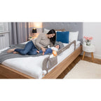 Protecție laterală de pat Lionelo Eva Bej Melange – barieră în utilizare