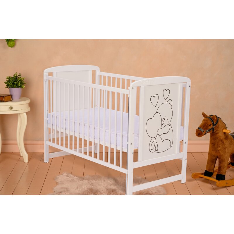 Patut din lemn, 120x60 cm, Cu laterala culisanta, Din lemn de pin si mdf, Stabil si rezistent, Inaltime saltea reglabila pe 3 nivele, Laterala cu 3 bete detasabile, EN716-1, EN716-2, Alb, Qmini, Timmi Heart + Saltea 10 cm