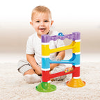 Turn cu bile Quercetti Migoga Tower Sound – copil care se joacă lângă turn