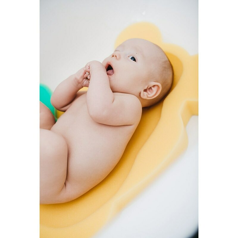 Reductor de baie New Baby Maxi Bear 58 cm, Albastru – detaliu ilustrativ al suportului pentru cap într-o altă culoare