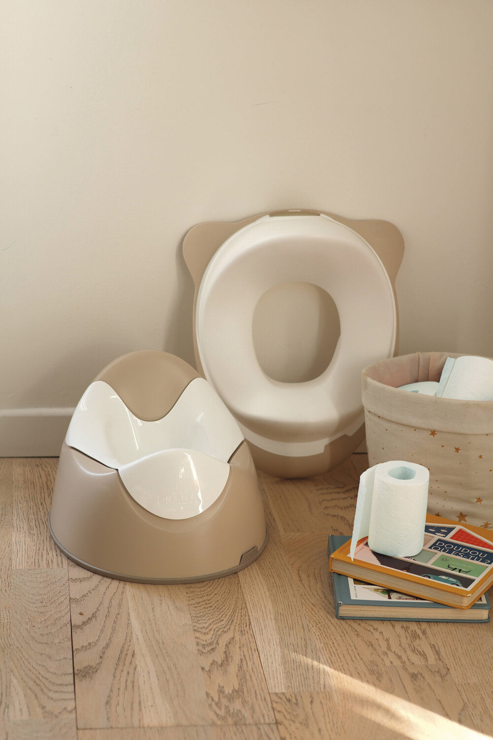 Reductor vas toaleta Beaba Clay cu sistem de fixare in 3 puncte
