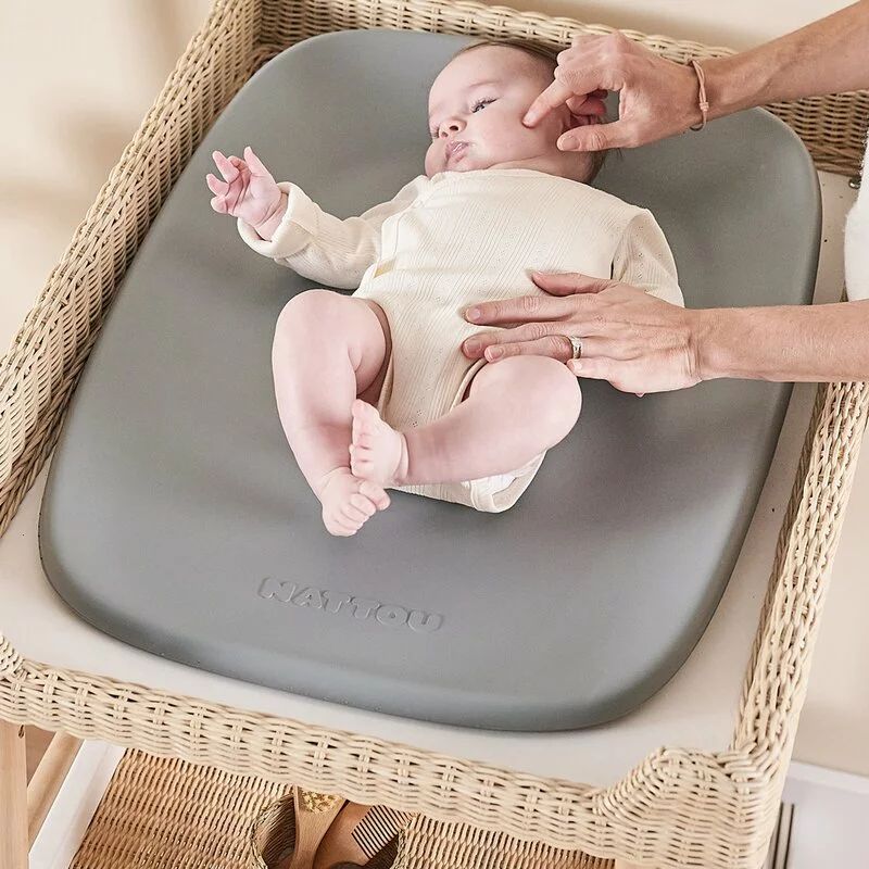 Saltea de infasat, Nattou, Softy, Moale, Utilizabil si fara husa, Design ergonomic, Spuma PU, 70x50x10 cm, Fara BPA, 0 luni+, Gri