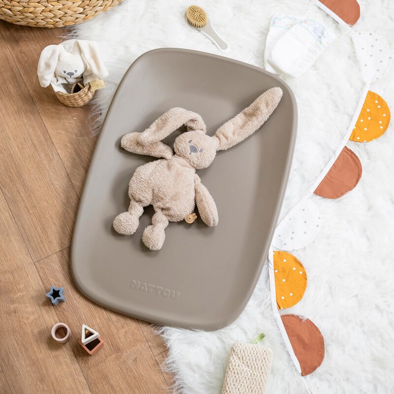 Saltea de infasat, Nattou, Softy, Moale, Utilizabil si fara husa, Design ergonomic, Spuma PU, 70x50x10 cm, Fara BPA, 0 luni+, Taupe
