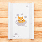 Saltea de infasat New Baby Fox 50x70 cm, Alb – salteaua pe fundal din lemn