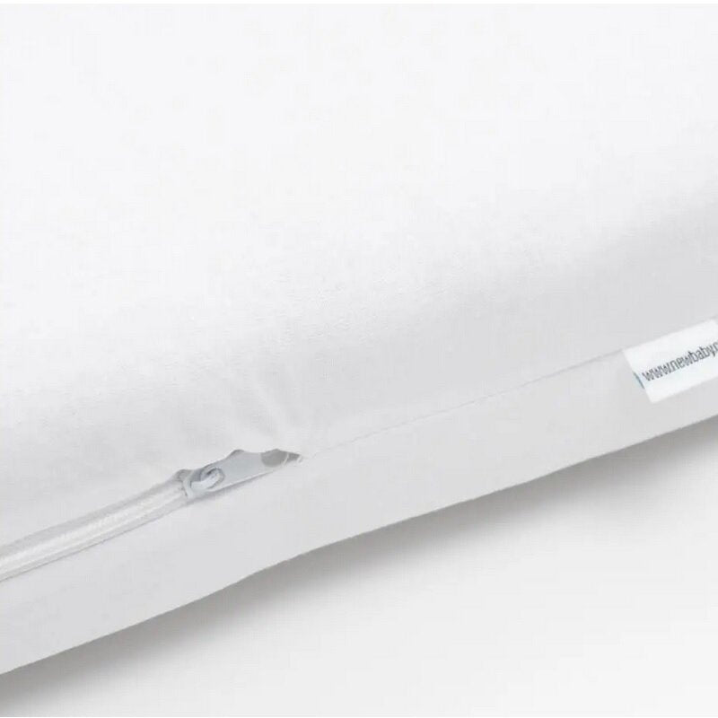 Detaliu al fermoarului husei albe New Baby Standard