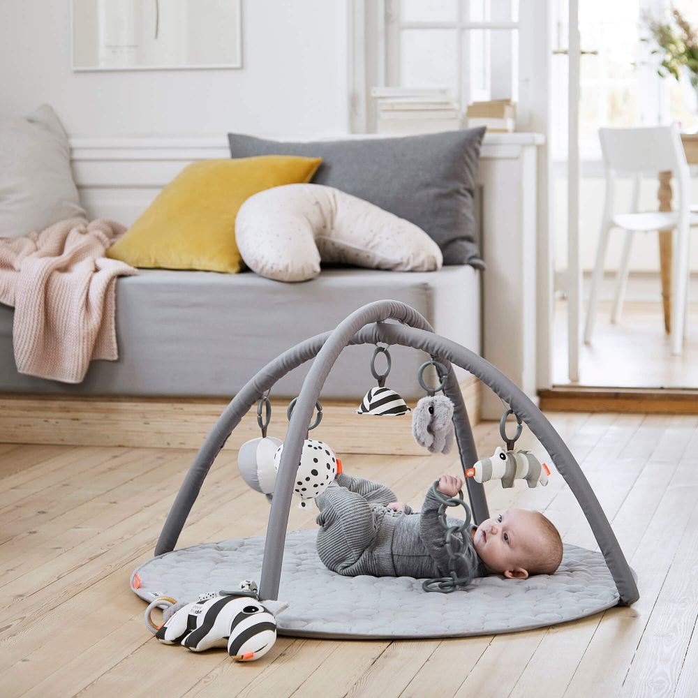 Salteluta de joaca cu activitati Done by Deer Deer Friends Grey