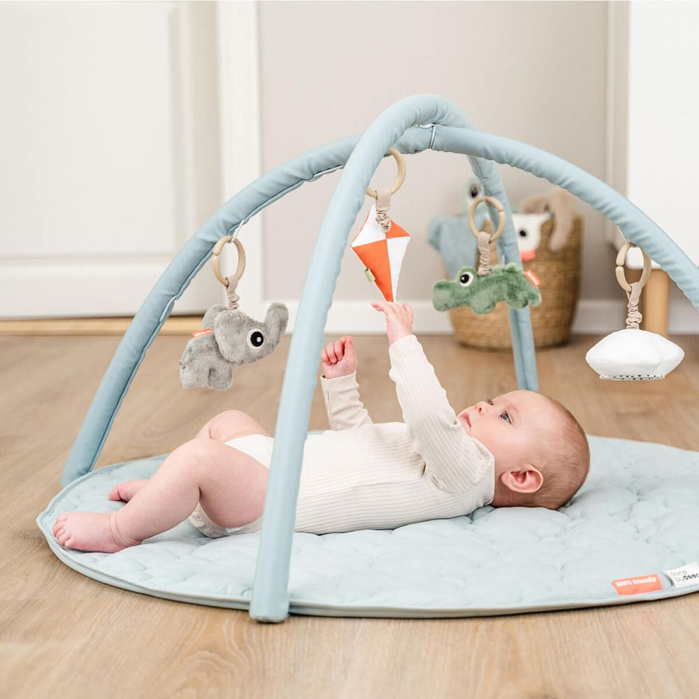 Salteluta de joaca cu activitati Done by Deer Playground Blue