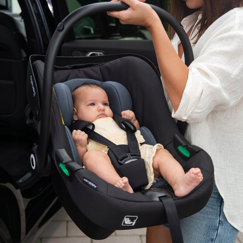 Scoica auto, Lionelo, i-Size Astrid, 0-13 Kg, 40-87 cm, Cu salteluta, Testat ADAC, Conform cu standardul european de securitate R129, Negru Onyx