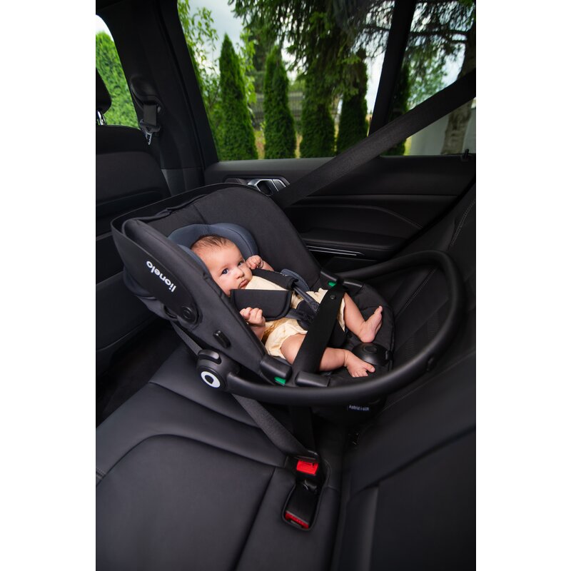 Scoica auto, Lionelo, i-Size Astrid, Include baza Isofix, 0-13 Kg, 40-87 cm, Cu maner si capotina reglabile, Cu protectie laterala avansata, Salteluta confortabila, Testat ADAC, Conform cu R129, Negru/Gri