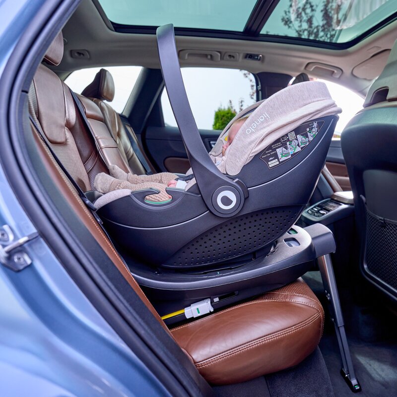 Scoica auto, Lionelo, Moxie, i-Size, Include baza rotativa 360 cu picior de fixare, 40-87 cm, Tetiera reglabila, intarita cu spuma de memorie, Carcasa ventilata, Din bambus, Protectie avansata, Conform R129, Bej