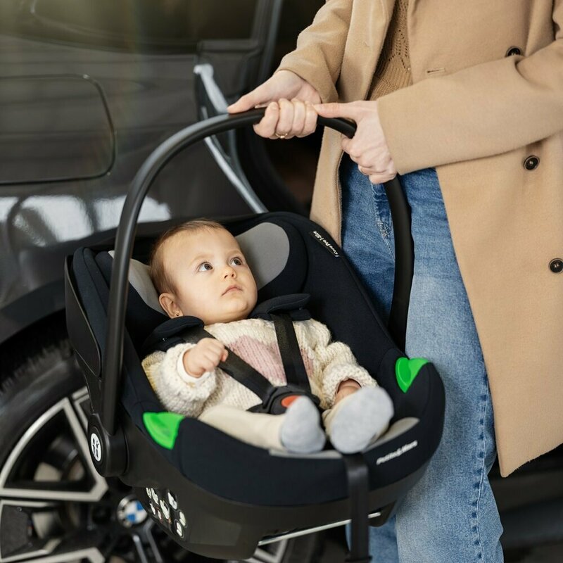 Scoică auto Petite&Mars Core Pro - saltețuță inclusă pentru nou-născuți
