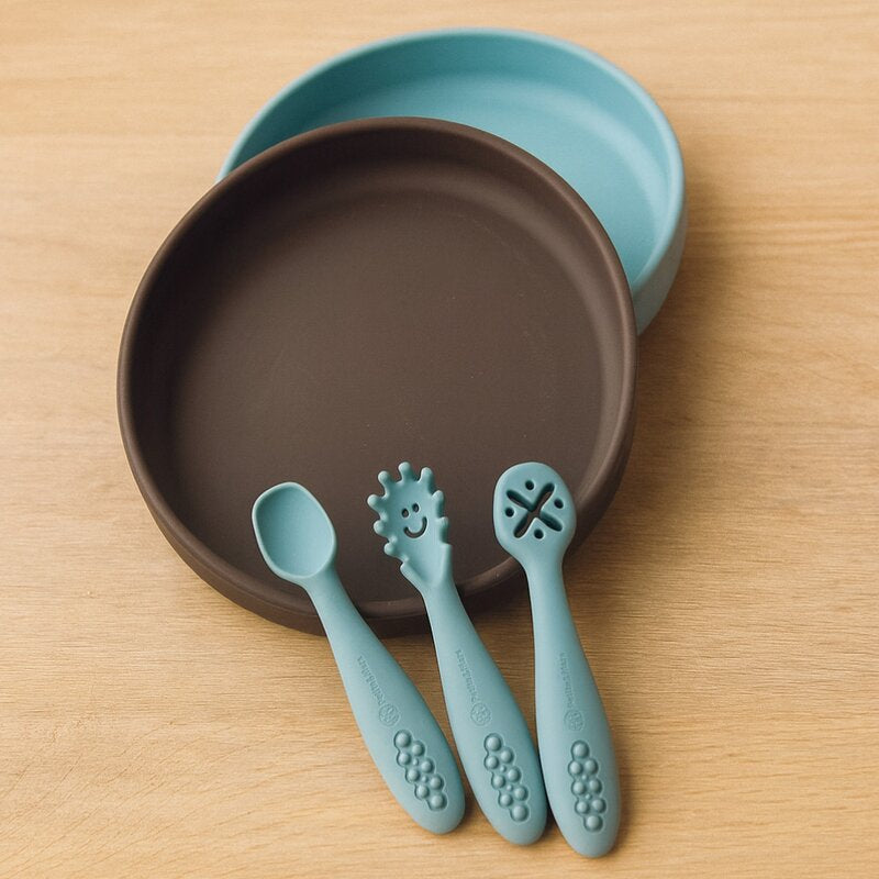 Set 3 lingurite, Petite&Mars, Take&Match, Din silicon, Diverse forme, Pentru supa, paste, alimente usoare, Dezvolta simturile si abilitatile senzoriale, Adecvate pentru masina de spalat vase, Fara BPA, 6 luni+, Frosted Sky, Albastru