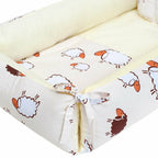 Baby nest New Baby Sheep 90x57 cm, Bej – detaliu al imprimeului cu oițe și al prinderii