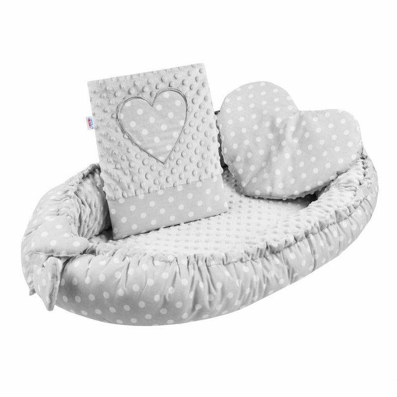 Baby nest New Baby Luxury Minky Heart 75x55 cm, Gri – setul întors pe cealaltă față