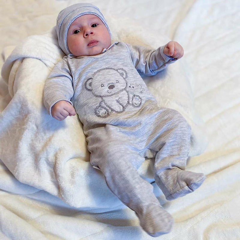 Set 4 piese New Baby Sweet Bear 56, Bej – fotografie ilustrativă cu un bebeluș