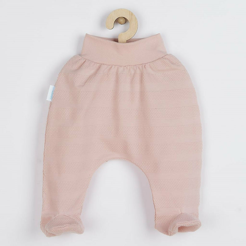 Set 7 piese, New Baby, Include body cu maneca lunga, bluza, pantalonasi cu botosei, salopeta fara maneci, caciulita, manusi, botosei, Marime 56, Din bumbac 100%, I am Pink