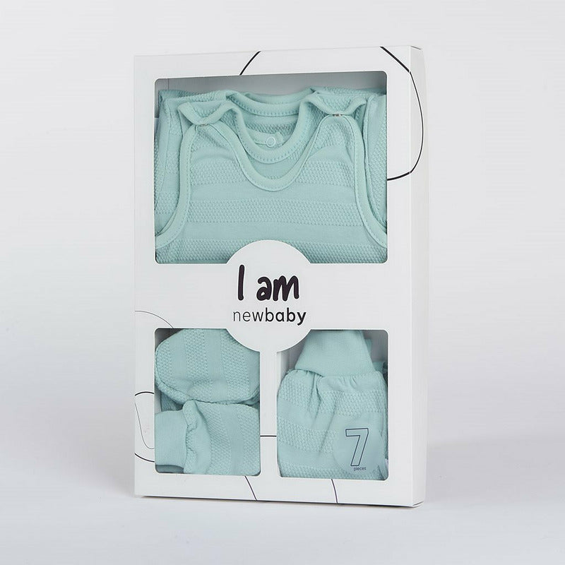 Set 7 piese, New Baby, Include body cu maneca lunga, bluza, pantalonasi cu botosei, salopeta fara maneci, caciulita, manusi, botosei, Marime 56, Din bumbac 100%, I am Blue