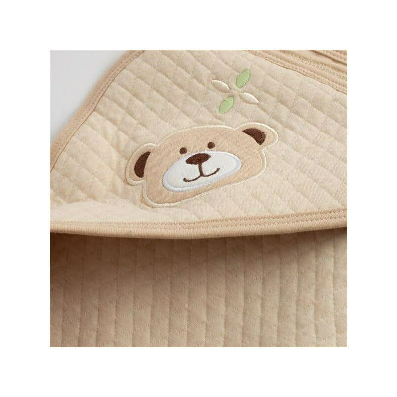 Set cadou 5 piese, New Baby, Din bumbac organic, salopeta, baveta, paturica cu gluga, jucarie, Marime 0 - 3 luni, Beige